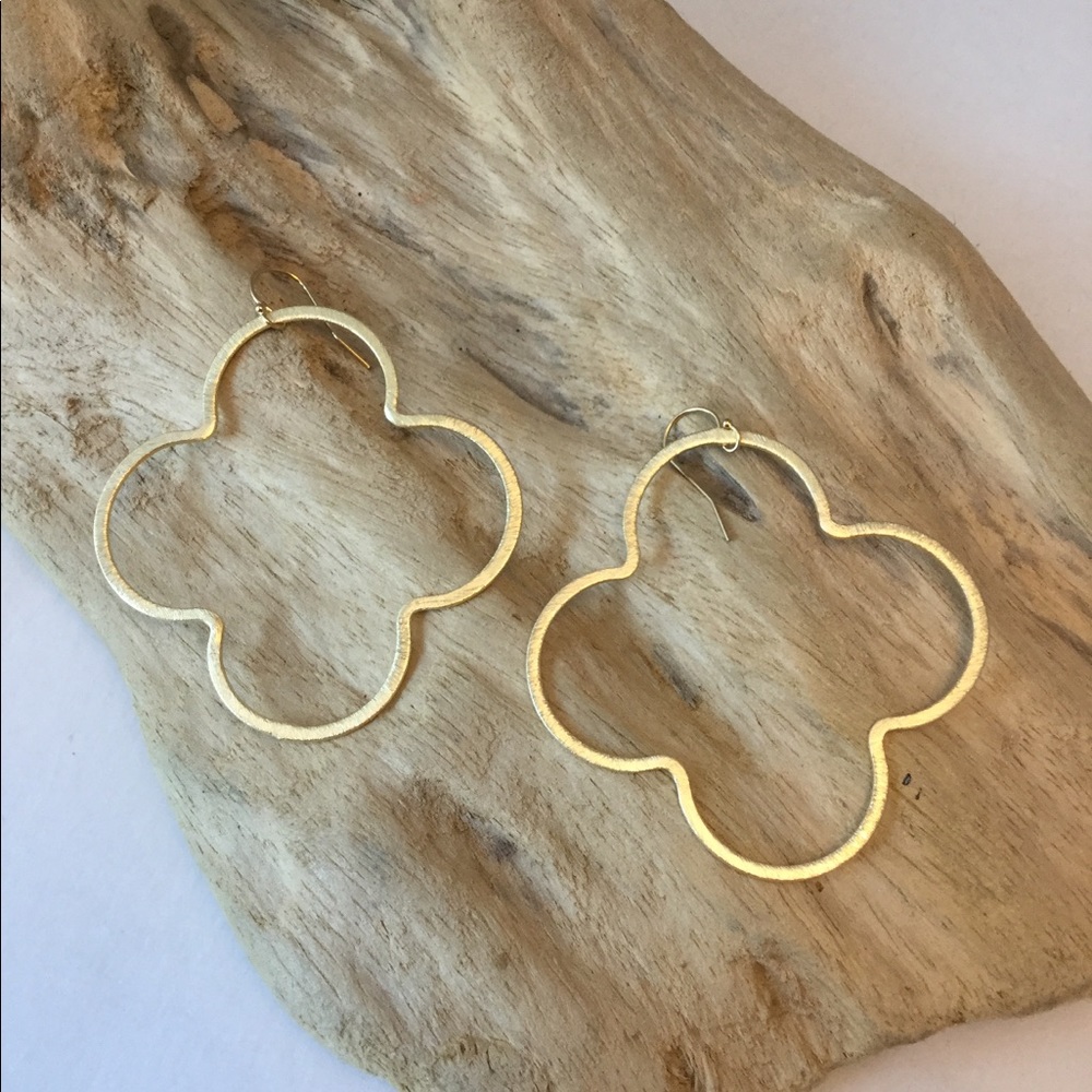 Beautiful quatrefoil Gold hoop earrings